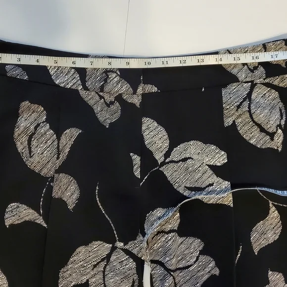 Ann Taylor Factory EUC flowy single pleat shorts 12 - Picture 5 of 10